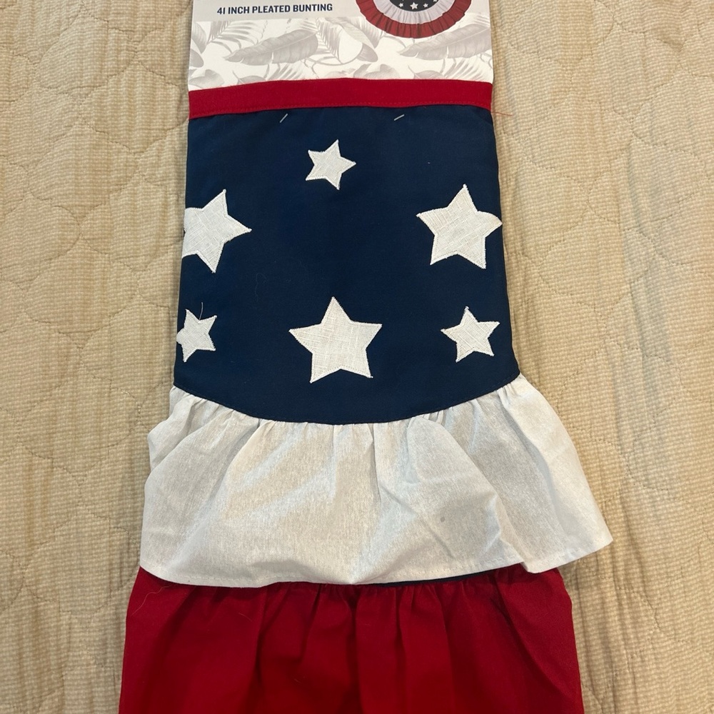 Tommy Bahama 41” Pleated Fabric American Flag Bunting